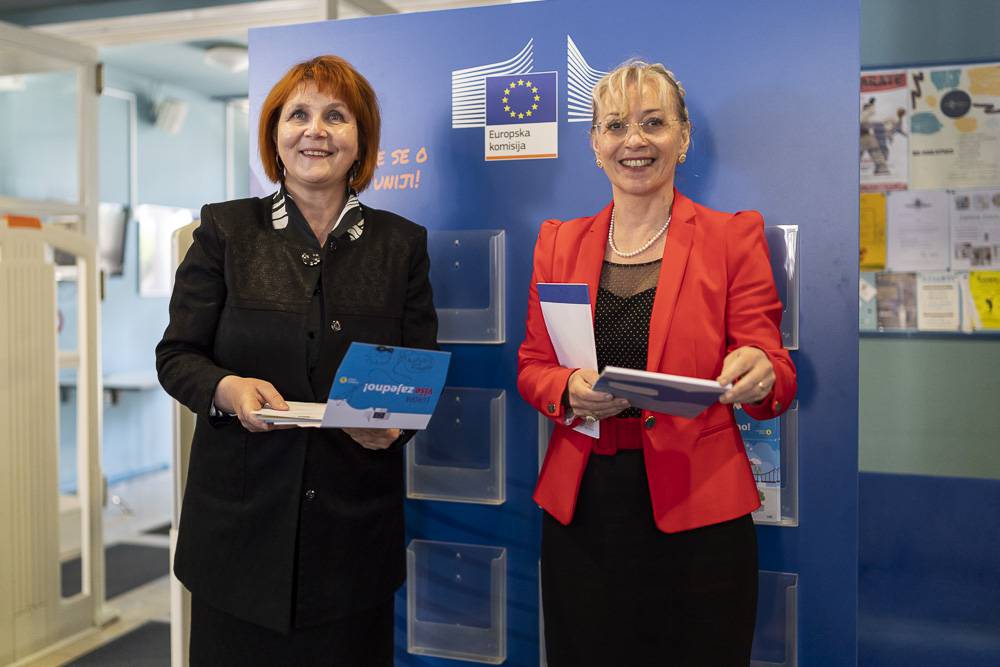 Zadra Nova donirala europske publikacije Gradskoj knjižnici Zadar