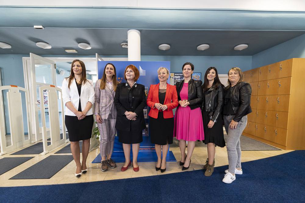 Zadra Nova donirala europske publikacije Gradskoj knjižnici Zadar