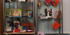 taktilne slikovnice u vitrini